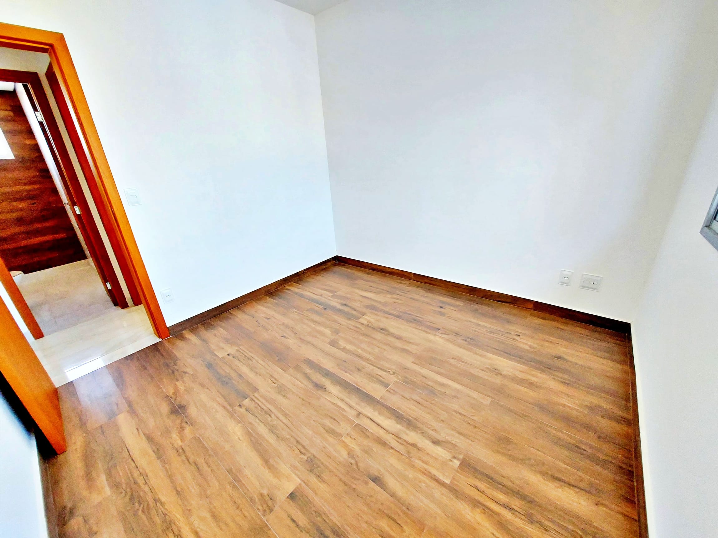 Casa em condomínio com 03 quartos á venda no Centro de Contagem