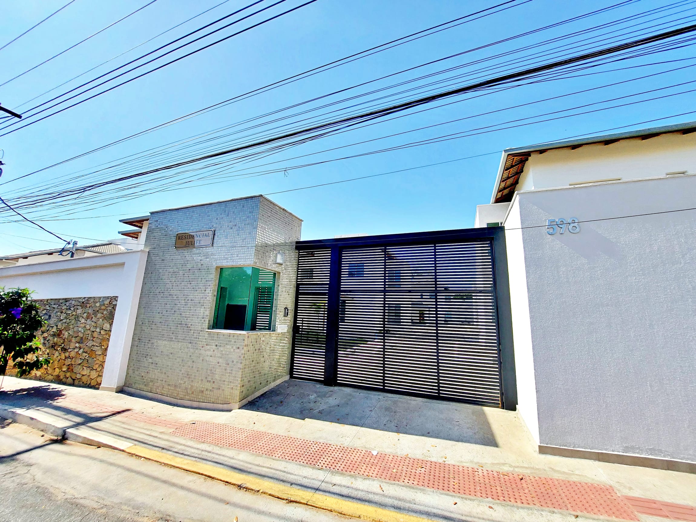 Casa em condomínio com 03 quartos á venda no Centro de Contagem