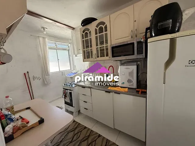 Apartamento 2 quartos e 1 banheiro, à venda ou para alugar, no bairro Martim de Sá em Caraguatatuba