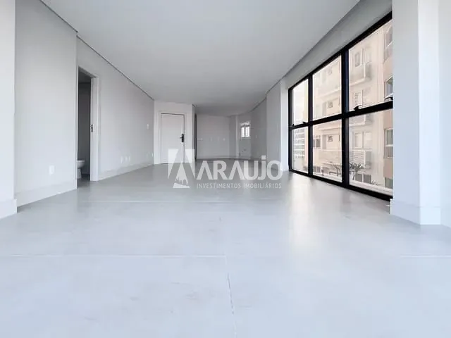 Apartamento com 389m² 4 quartos e 2 banheiros, à venda, no bairro Centro em Itajaí
