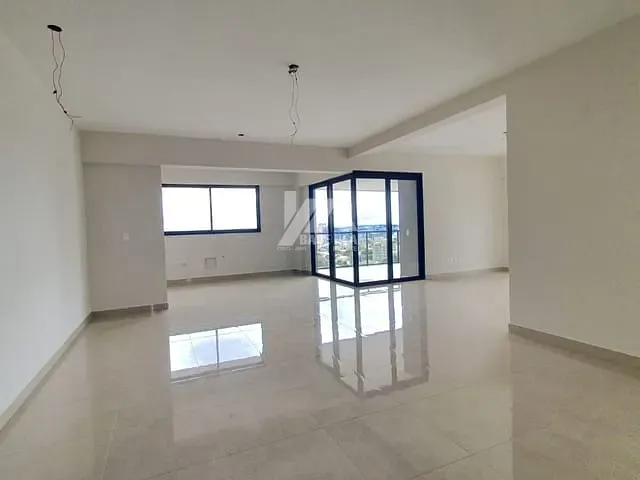 Apartamento com 313m² 4 quartos e 4 banheiros, à venda, no bairro Centro em Ponta Grossa