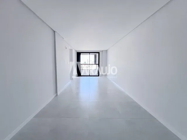 Apartamento 2 quartos e 2 banheiros, à venda, no bairro Vila Operária em Itajaí