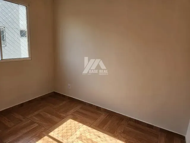 Apartamento com 80m² 2 quartos e 1 banheiro, para alugar, no bairro Uvaranas em Ponta Grossa