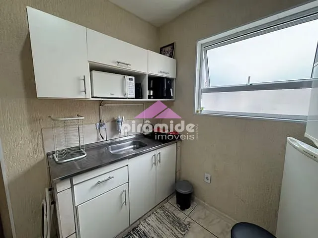 Apartamento 1 quarto e 1 banheiro, à venda, no bairro Centro em Caraguatatuba