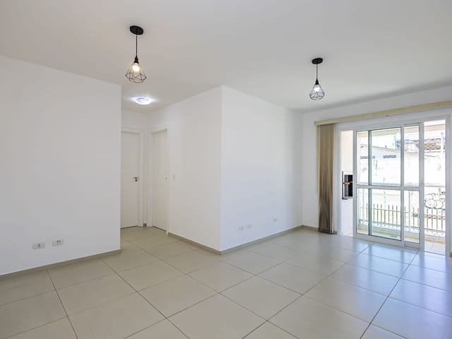 Apartamento 2 quartos e 1 banheiro, à venda, no bairro Uberaba em Curitiba