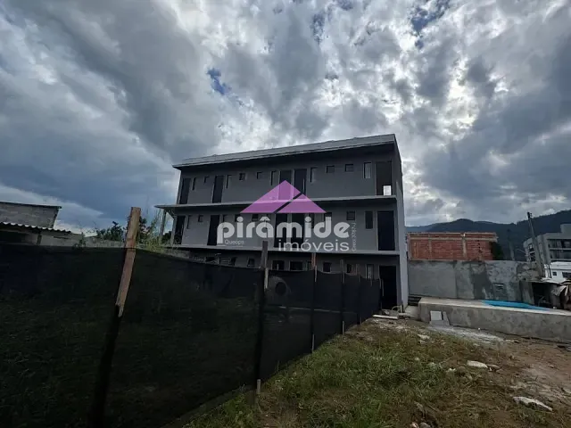 Loft 1 quarto e 1 banheiro, à venda, no bairro Sapé em Ubatuba