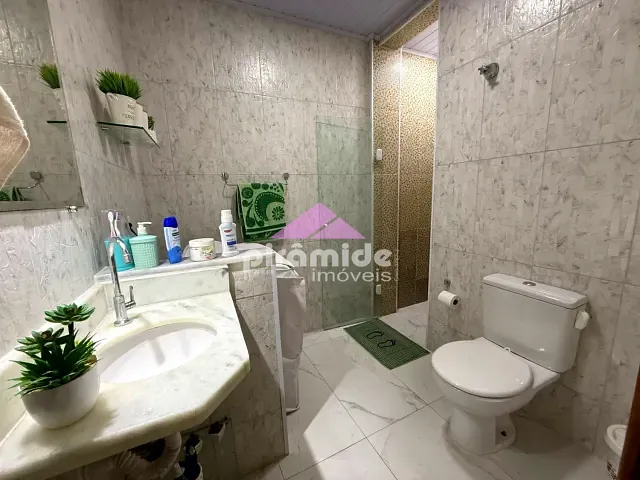 Apartamento 1 quarto e 1 banheiro, à venda, no bairro Centro em Caraguatatuba