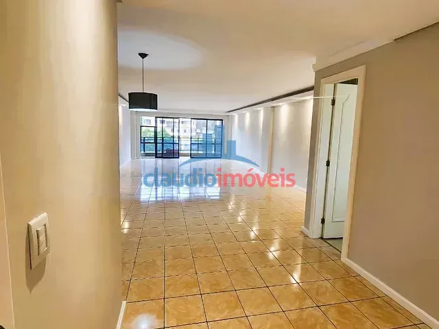 Apartamento 3 quartos e 4 banheiros, para alugar, no bairro Centro em Barra Mansa