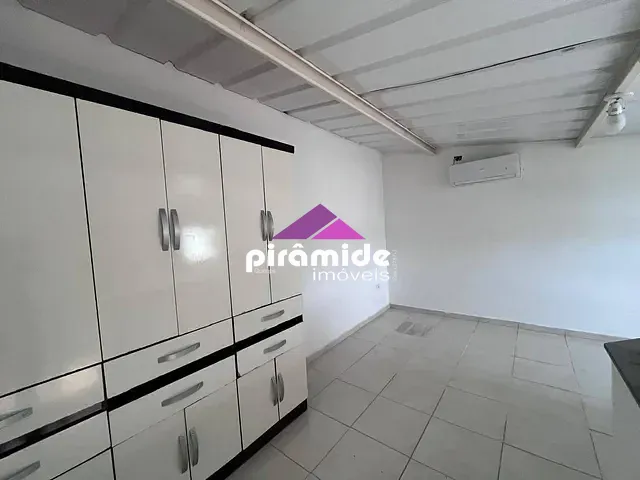 Apartamento 1 quarto e 1 banheiro, à venda, no bairro Centro em Caraguatatuba