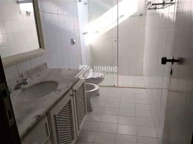 Apartamento 3 quartos e 3 banheiros, para alugar, no bairro Centro em Uberaba