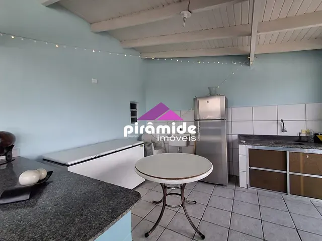 Apartamento 2 quartos e 1 banheiro, para alugar, no bairro Centro em Caraguatatuba