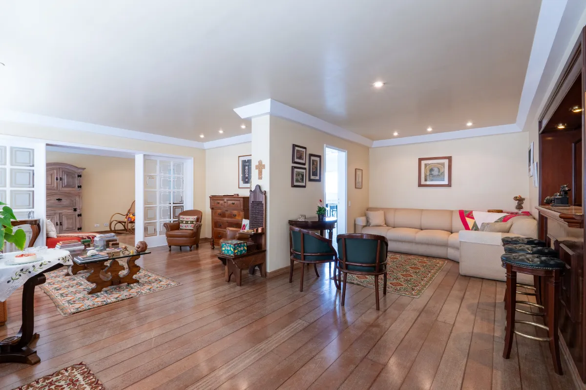 Apartamento para venda em Pinheiros com 4 quartos, sendo 2 suítes, 224m²