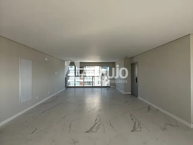 Apartamento 3 quartos e 3 banheiros, à venda, no bairro Centro em Itajaí