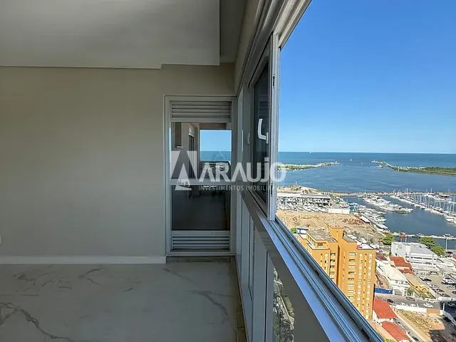 Apartamento 3 quartos e 3 banheiros, à venda, no bairro Centro em Itajaí