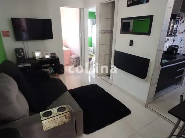 Apartamento 2 quartos e 1 banheiro, à venda, no bairro Cohab II em Carapicuíba