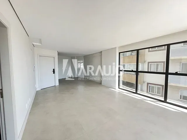 Apartamento com 214m² 44 quartos e 4 banheiros, à venda, no bairro Centro em Itajaí