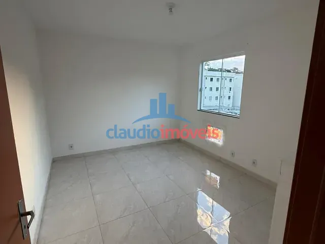 Apartamento 2 quartos e 1 banheiro, à venda, no bairro Colônia Santo Antônio em Barra Mansa