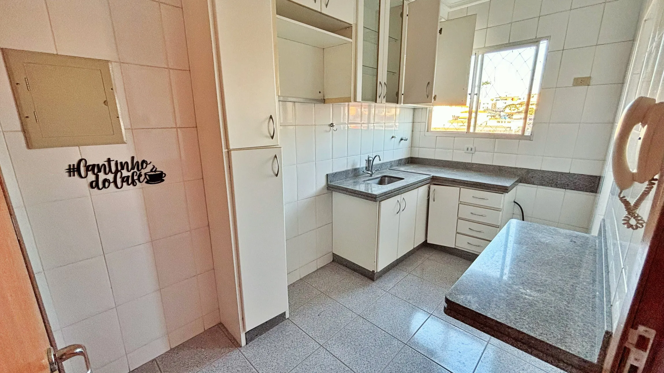 Apartamento para alugar com 3 quartos, suíte e 2 vagas no Bairro Caiçara, Belo Horizonte/MG
