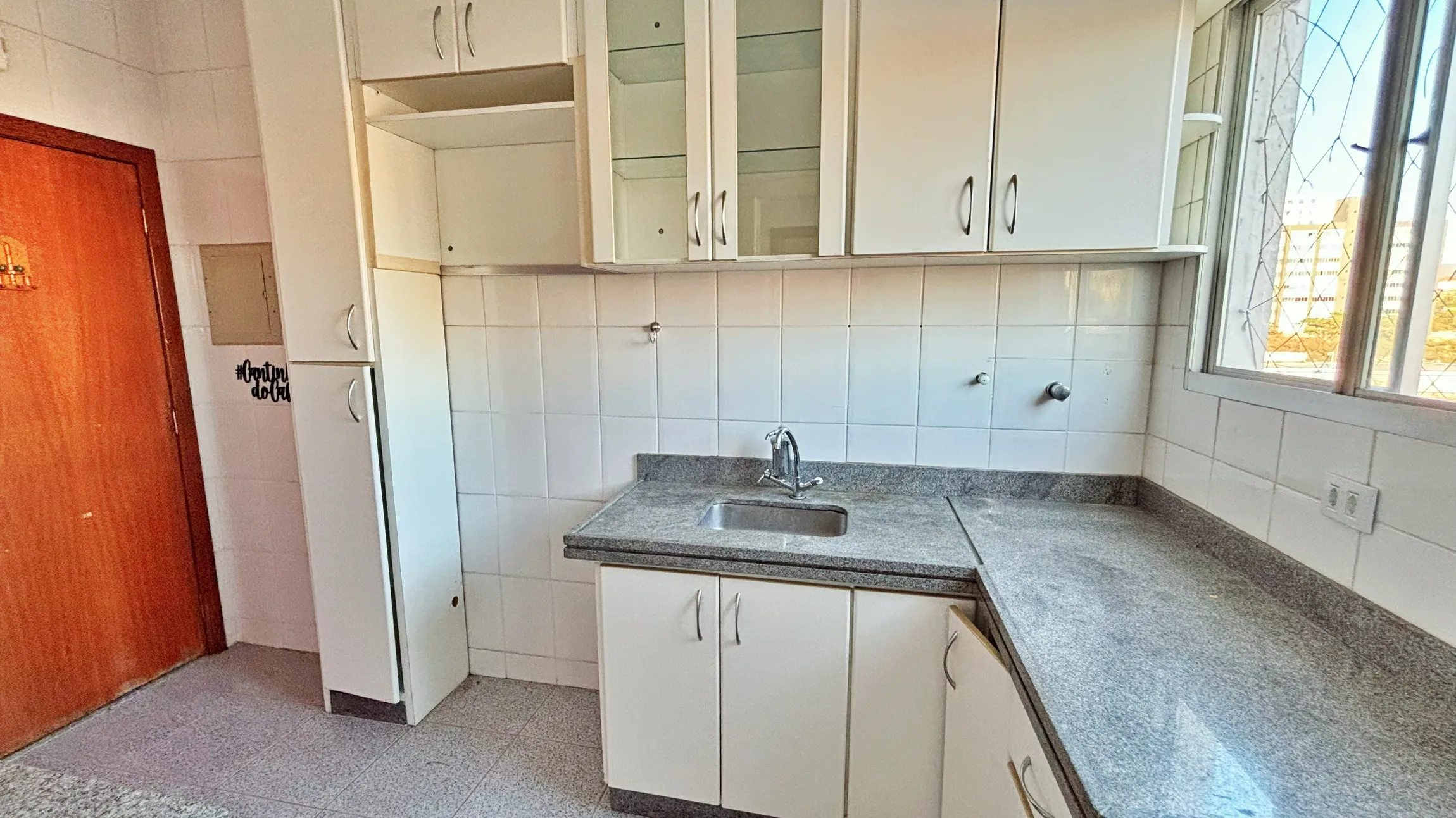 Apartamento para alugar com 3 quartos, suíte e 2 vagas no Bairro Caiçara, Belo Horizonte/MG