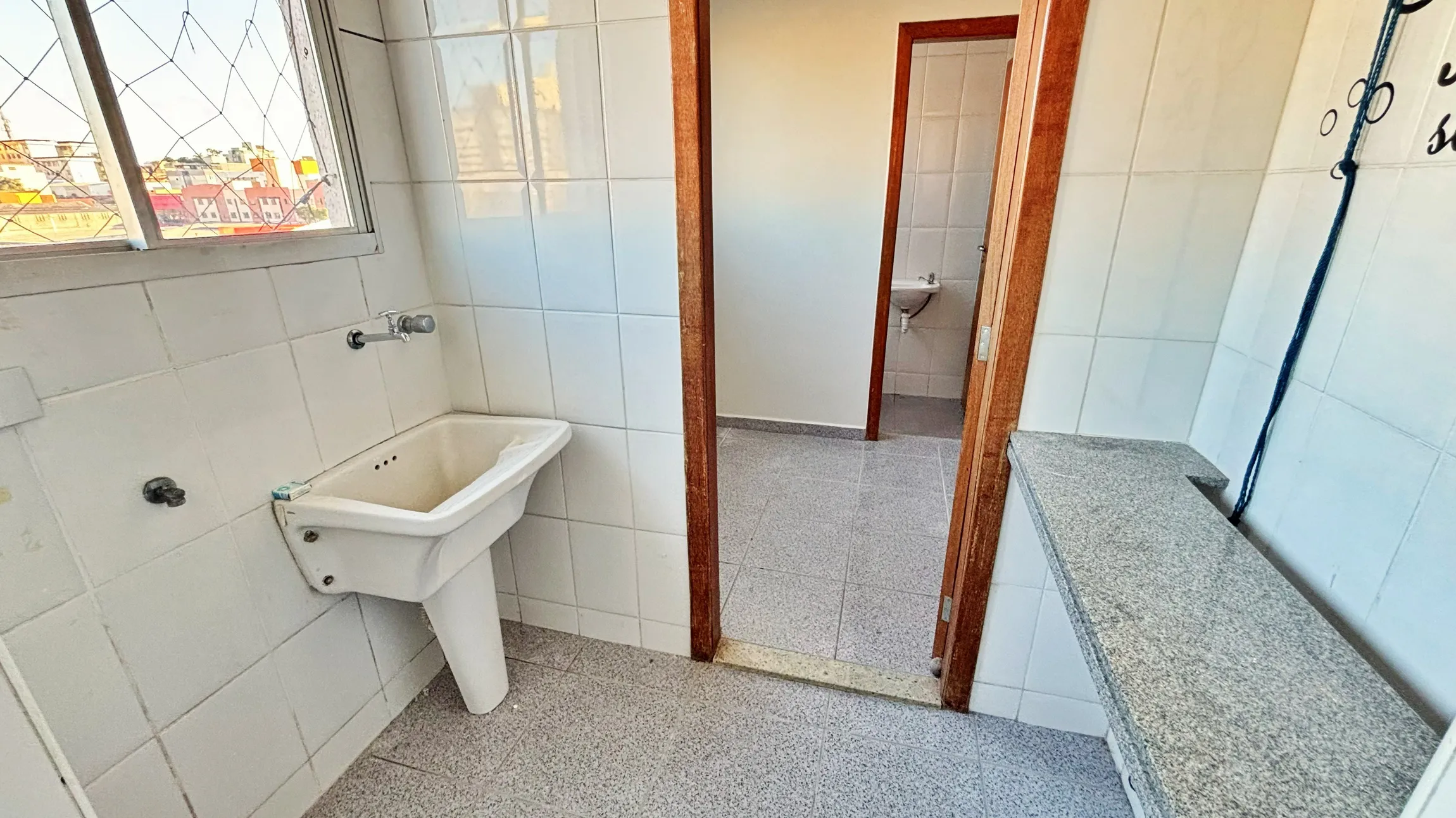 Apartamento para alugar com 3 quartos, suíte e 2 vagas no Bairro Caiçara, Belo Horizonte/MG