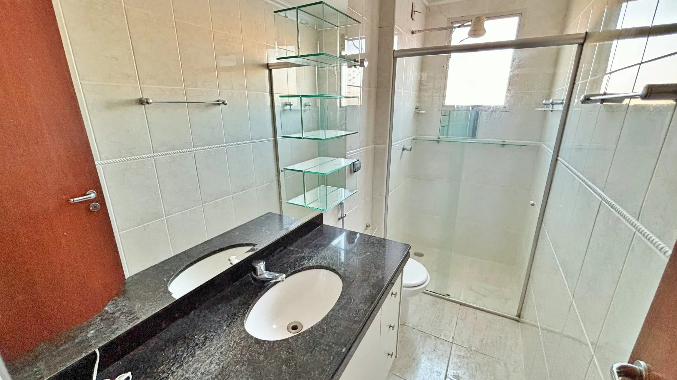 Apartamento para alugar com 3 quartos, suíte e 2 vagas no Bairro Caiçara, Belo Horizonte/MG