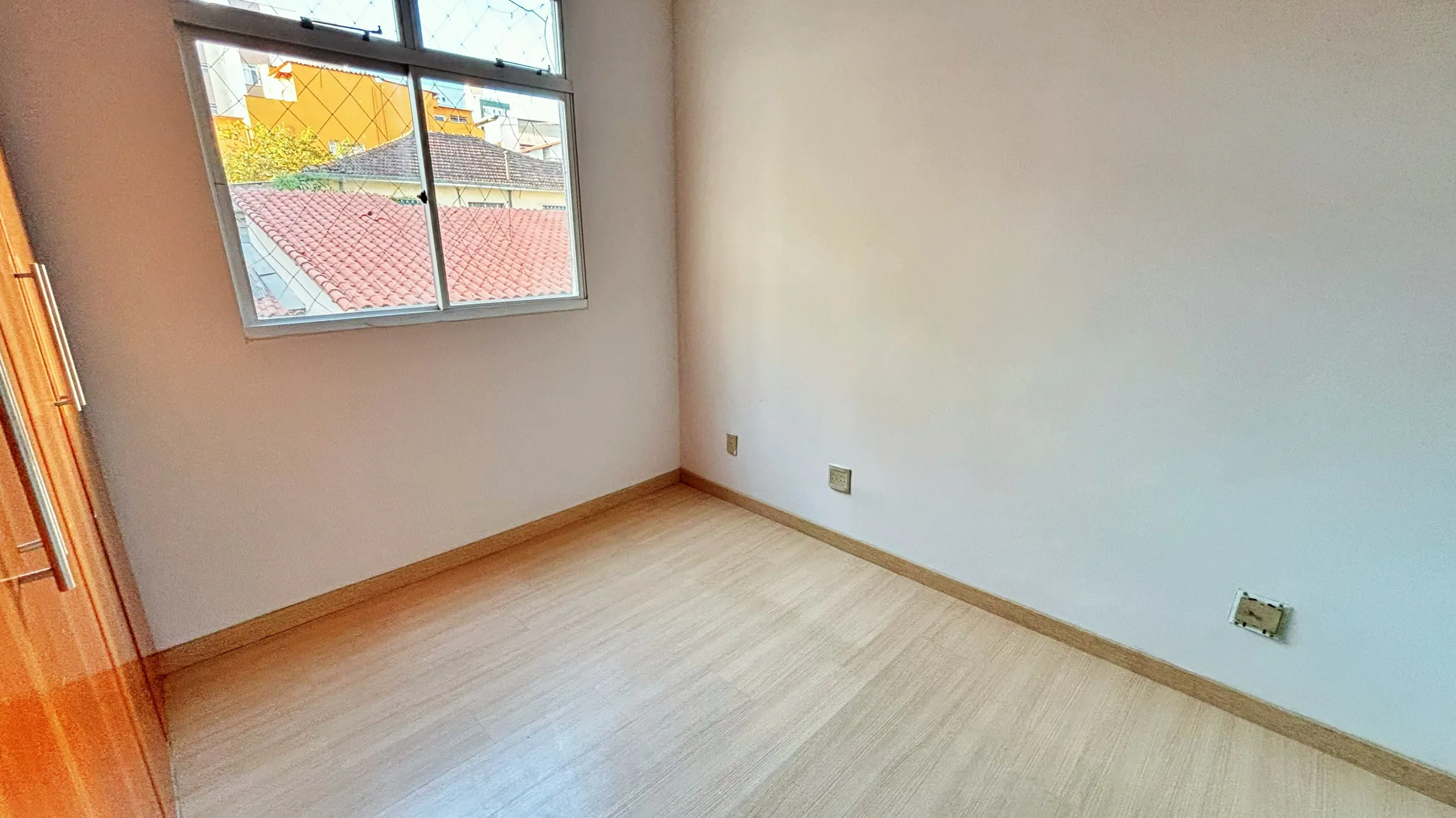 Apartamento para alugar com 3 quartos, suíte e 2 vagas no Bairro Caiçara, Belo Horizonte/MG