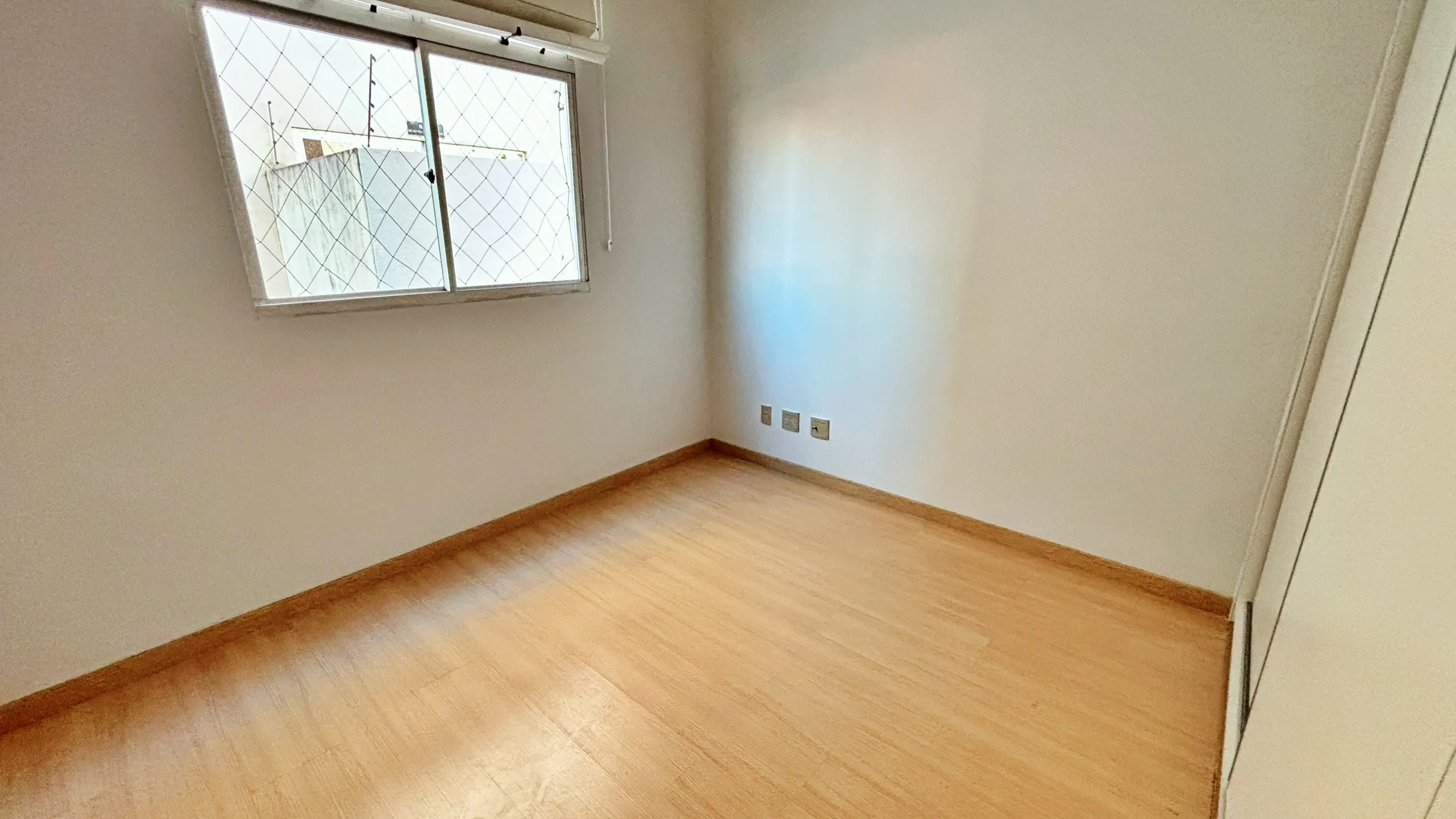 Apartamento para alugar com 3 quartos, suíte e 2 vagas no Bairro Caiçara, Belo Horizonte/MG