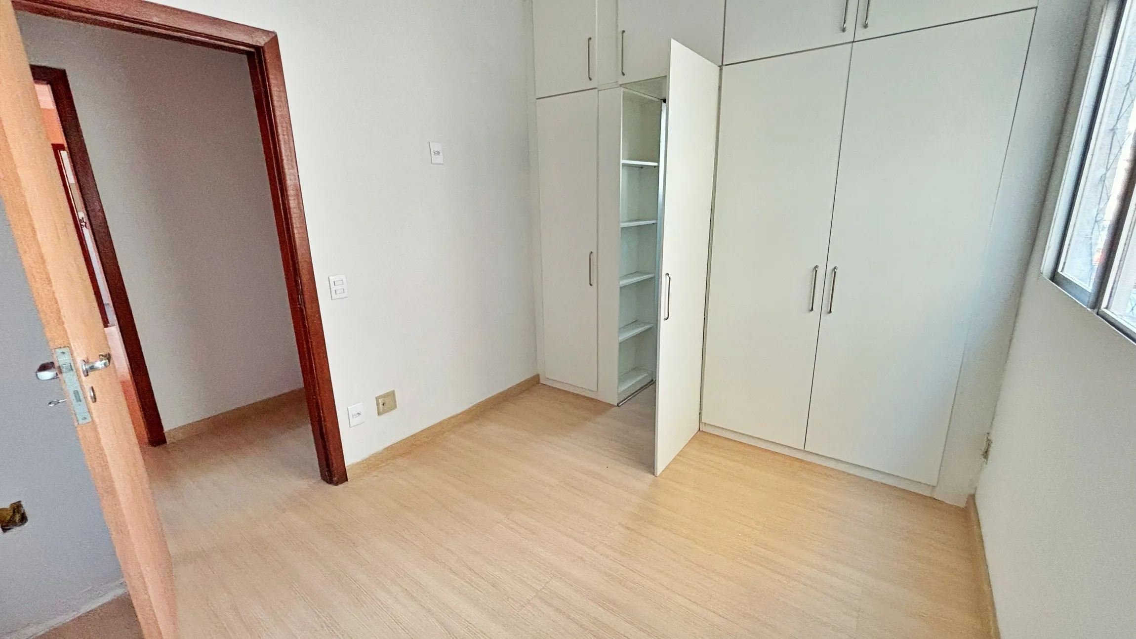 Apartamento para alugar com 3 quartos, suíte e 2 vagas no Bairro Caiçara, Belo Horizonte/MG