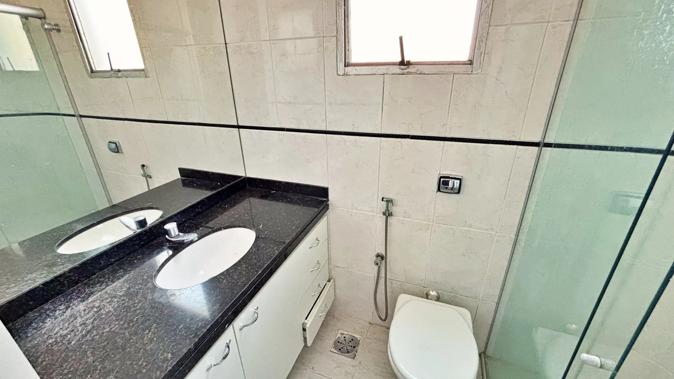 Apartamento para alugar com 3 quartos, suíte e 2 vagas no Bairro Caiçara, Belo Horizonte/MG