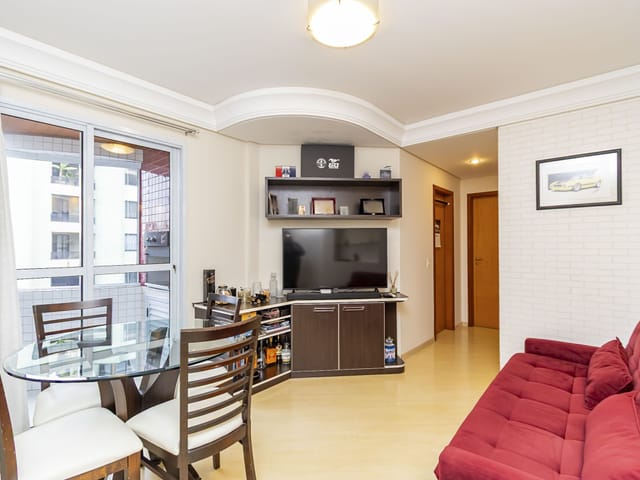 Apartamento 2 quartos e 2 banheiros, à venda, no bairro Batel em Curitiba