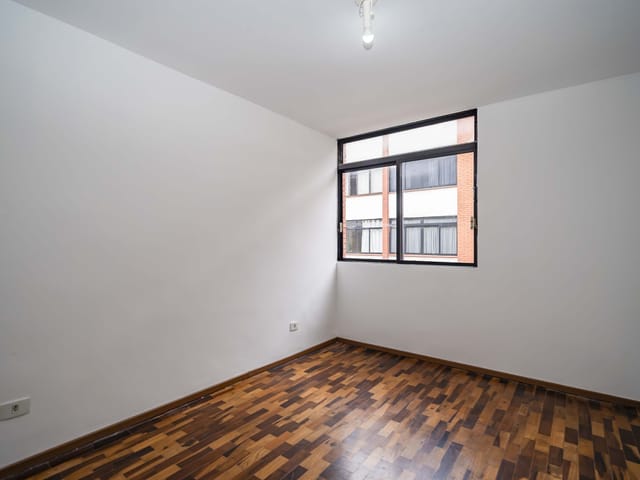 Apartamento 2 quartos e 1 banheiro, à venda, no bairro Alto da XV em Curitiba