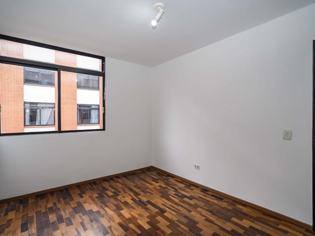 Apartamento 2 quartos e 1 banheiro, à venda, no bairro Alto da XV em Curitiba
