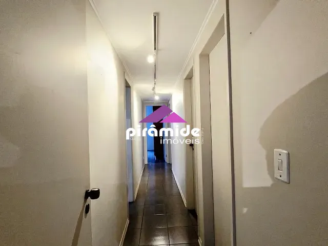 Apartamento 4 quartos e 1 banheiro, à venda ou para alugar, no bairro Centro em São José dos Campos