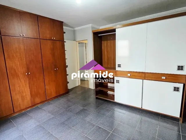 Apartamento 4 quartos e 1 banheiro, à venda ou para alugar, no bairro Centro em São José dos Campos