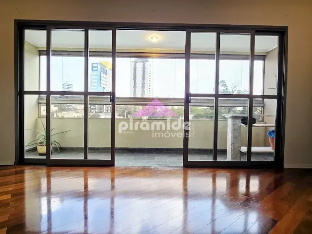 Apartamento 4 quartos e 1 banheiro, à venda ou para alugar, no bairro Centro em São José dos Campos