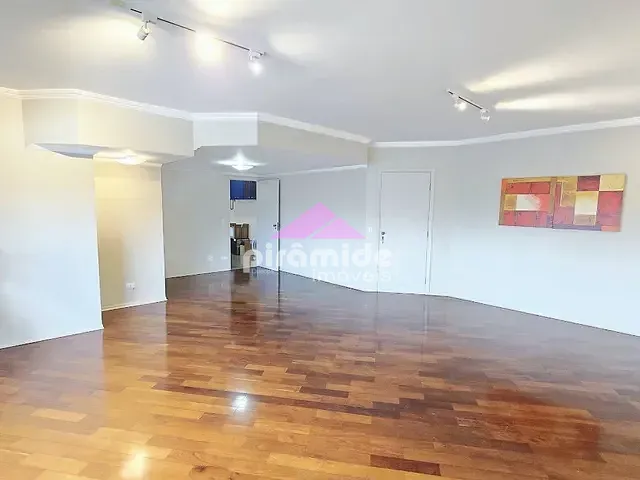 Apartamento 4 quartos e 1 banheiro, à venda ou para alugar, no bairro Centro em São José dos Campos