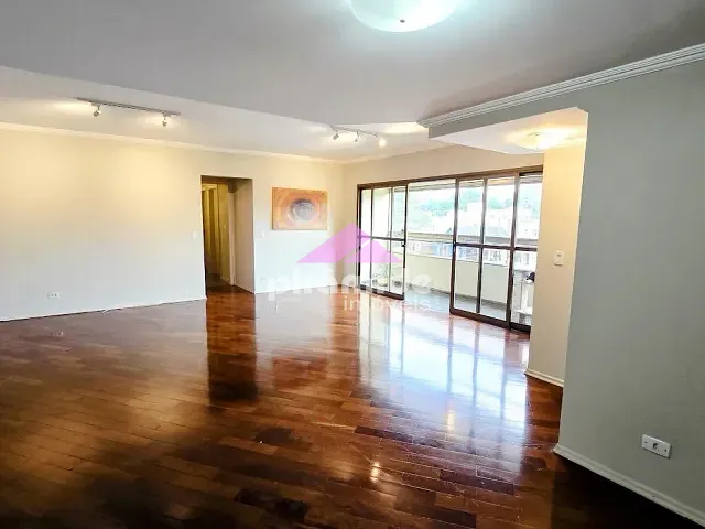 Apartamento 4 quartos e 1 banheiro, à venda ou para alugar, no bairro Centro em São José dos Campos