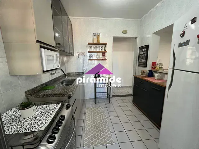 Apartamento 3 quartos e 2 banheiros, para alugar, no bairro Martim de Sá em Caraguatatuba