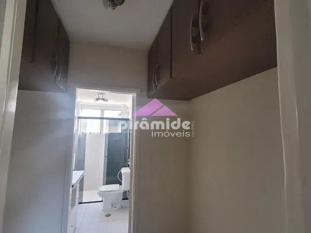 Apartamento 3 quartos e 2 banheiros, para alugar, no bairro Centro em São José dos Campos