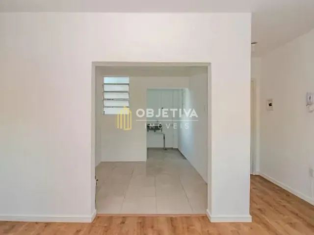 Apartamento 2 quartos e 1 banheiro, para alugar, no bairro São Sebastião em Porto Alegre