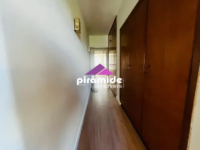 Apartamento 4 quartos e 2 banheiros, para alugar, no bairro Centro em São José dos Campos
