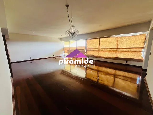 Apartamento 4 quartos e 2 banheiros, para alugar, no bairro Centro em São José dos Campos