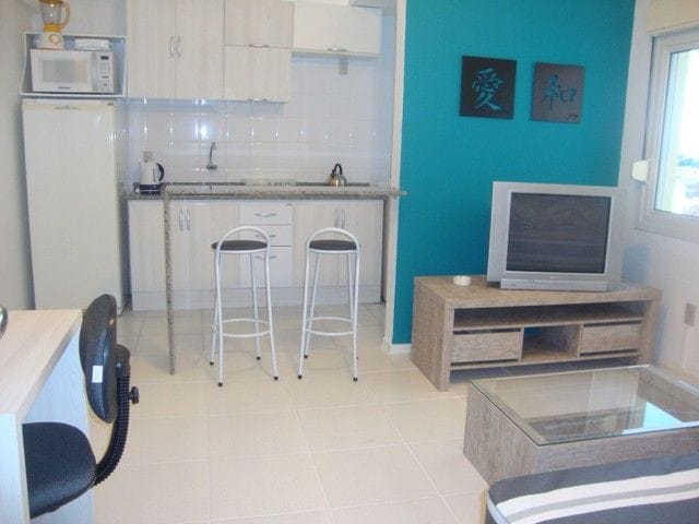 Apartamento 1 quarto e 1 banheiro, para alugar, no bairro Centro em Pelotas