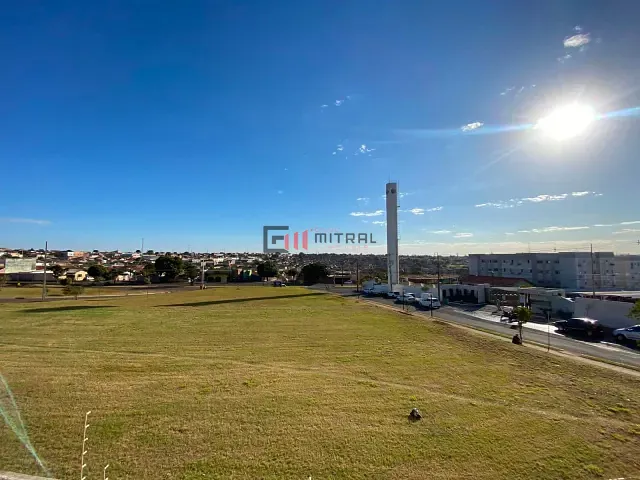 Apartamento com 62m² 2 quartos e 1 banheiro, à venda, no bairro Parigot de Souza 2 em Londrina