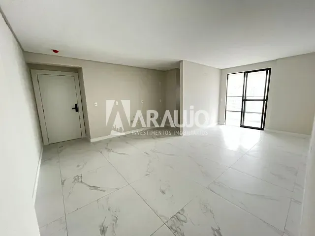 Apartamento 2 quartos e 2 banheiros, à venda, no bairro Vila Operária em Itajaí