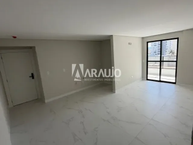 Apartamento 2 quartos e 2 banheiros, à venda, no bairro Vila Operária em Itajaí