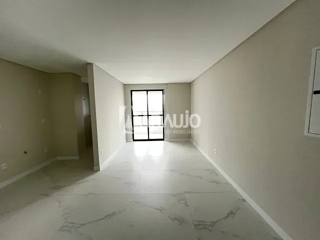 Apartamento 2 quartos e 2 banheiros, à venda, no bairro Vila Operária em Itajaí