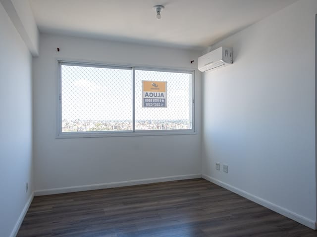Apartamento com 83m² 3 quartos e 2 banheiros, à venda ou para alugar, no bairro Centro em Pelotas