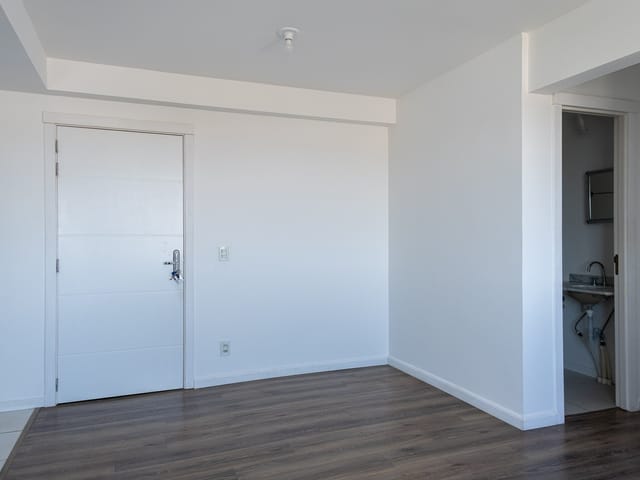 Apartamento com 83m² 3 quartos e 2 banheiros, à venda ou para alugar, no bairro Centro em Pelotas