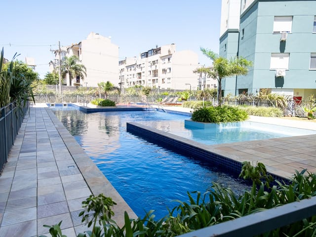 Apartamento com 83m² 3 quartos e 2 banheiros, à venda ou para alugar, no bairro Centro em Pelotas